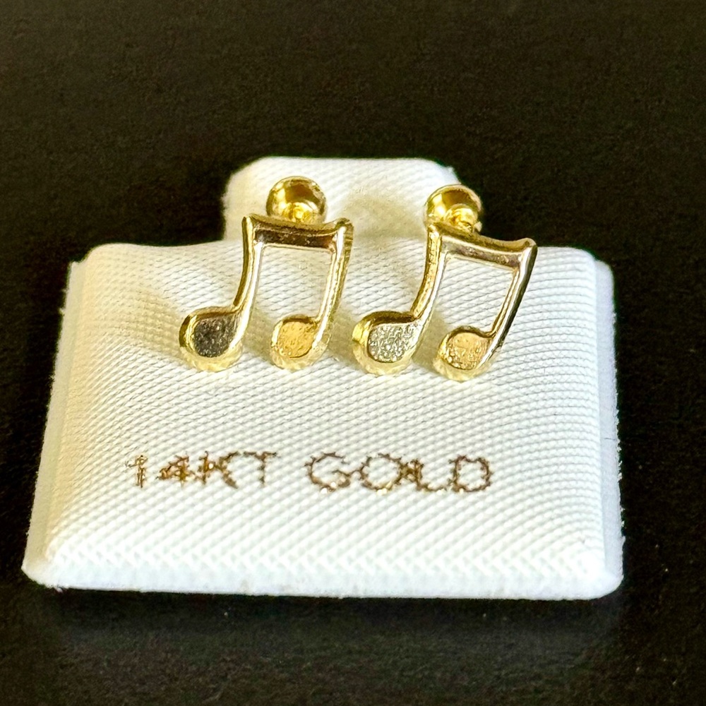 14 Karat Solid Yellow Gold Music Stud Earring